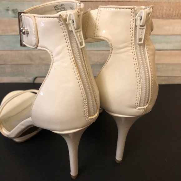EUC Jennifer Lopez Beautiful White Classy Heels - Picture 3 of 7